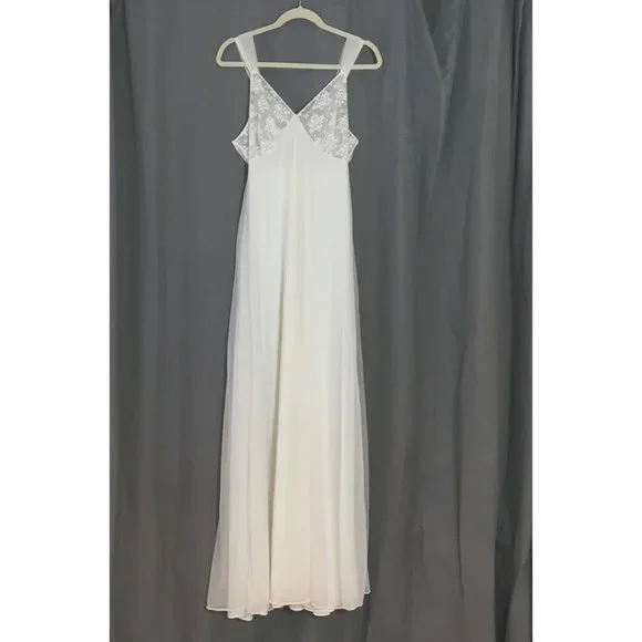Elegant White Lace Robe Set